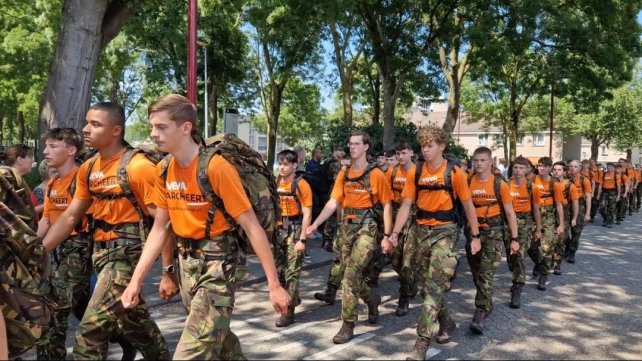 Defensie studenten ROC Midden Nederland marsen voor veteranen VeVa Marcheert 2023